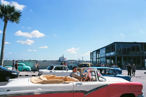 Five Days in Habana, frame 10 of 29