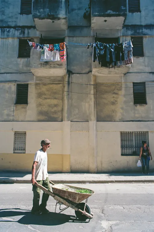 Five Days in Habana, frame 7 of 29